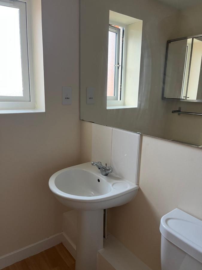 Spacious Two Bedrooms Apartment For Business And Holiday Portsmouth Exterior foto
